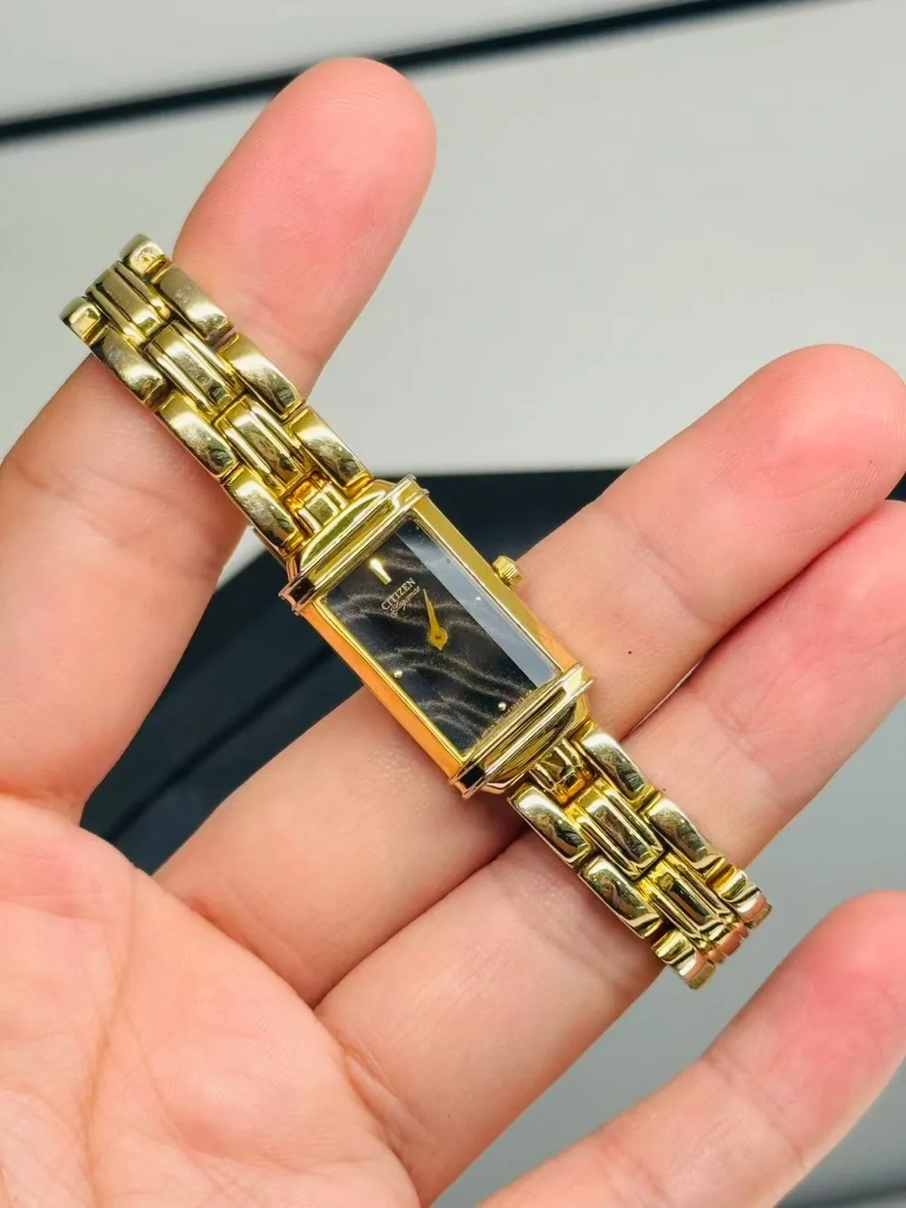 Vintage Citizen Elegance Ladies Quartz Gold Tone 14mm Watch New Battery Runs
